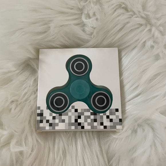 2 Handspinners - 1 Red emoji glow in the dark & 1 blue glow in the dark - Picture 4 of 9